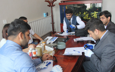 熱烈歡迎巴基斯坦的著名的螺栓進(jìn)口公司來(lái)我工廠參觀