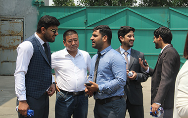 熱烈歡迎巴基斯坦的著名的螺栓進(jìn)口公司來(lái)我工廠參觀