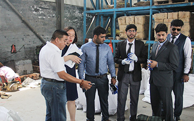 熱烈歡迎巴基斯坦的著名的螺栓進(jìn)口公司來(lái)我工廠參觀 熱烈歡迎巴基斯坦的著名的螺栓進(jìn)口公司來(lái)我工廠參觀